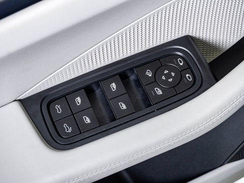Certified 2025 Porsche Macan 4S Electric AWD/4WD image 27
