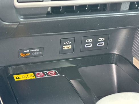 Used 2025 Toyota Camry SE image 30