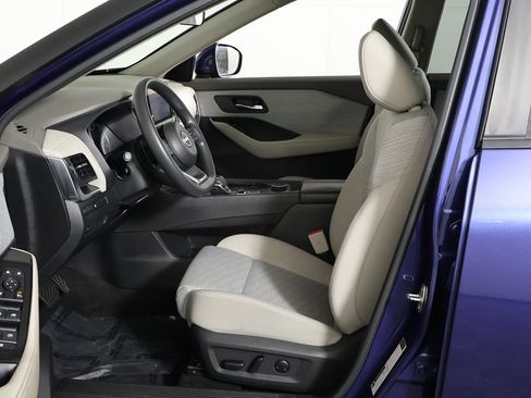 Used 2023 Nissan Rogue SV image 22