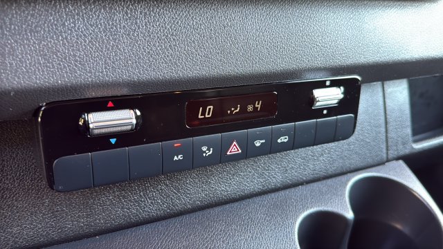 Used 2025 Mercedes-Benz Sprinter 2500 image 18