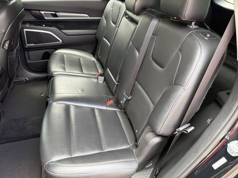 Used 2020 Kia Telluride LX FWD image 17