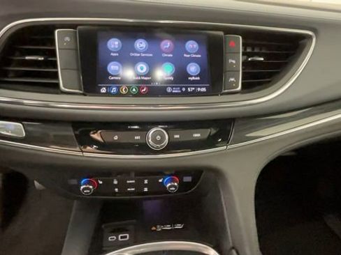 Used 2022 Buick Enclave Essence w/ Sport Touring Edition FWD image 29