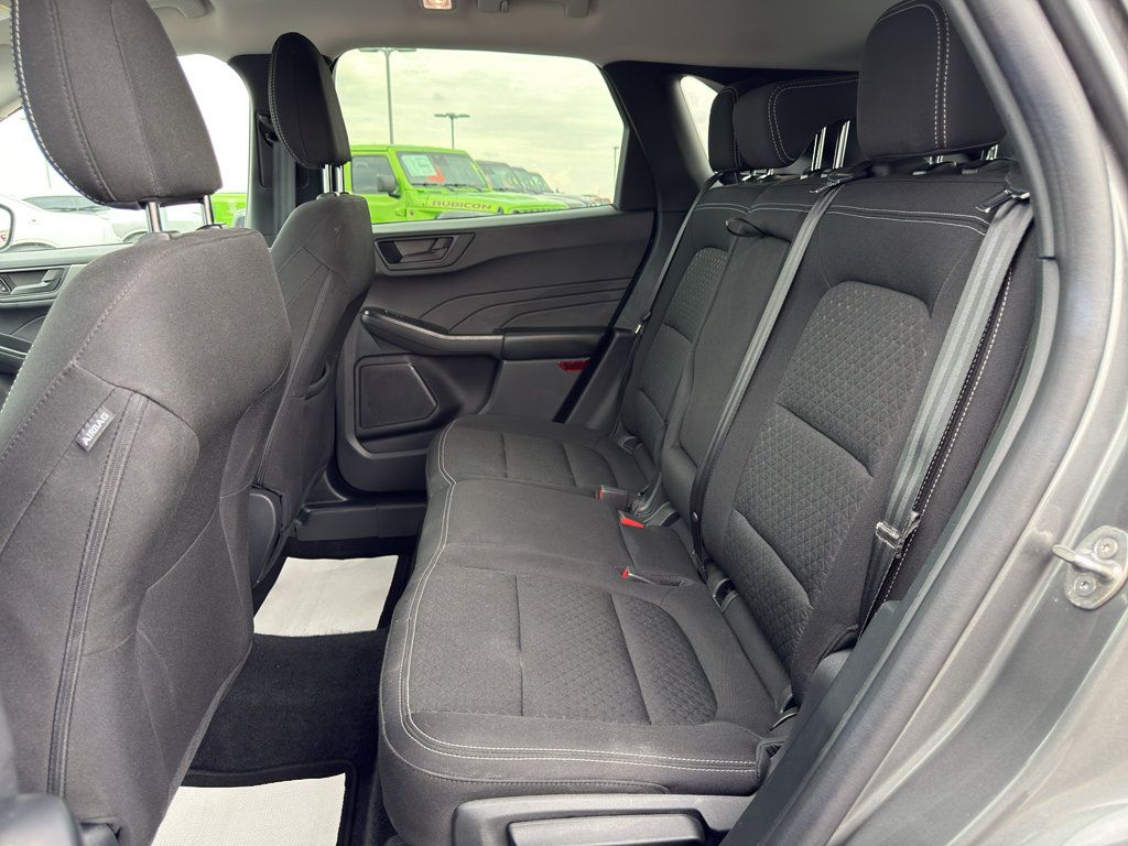 Used 2025 Ford Escape Active AWD/4WD image 10