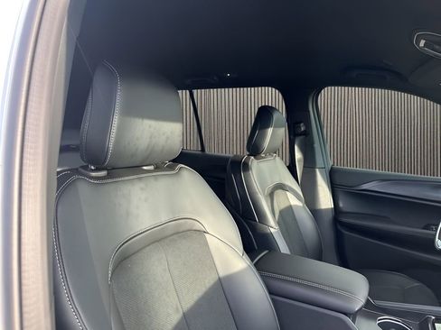 New 2025 Jeep Grand Cherokee Altitude image 15