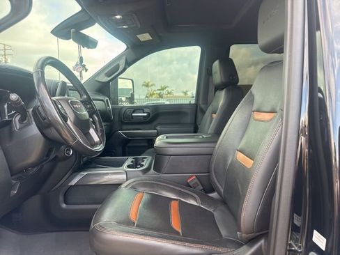 Used 2020 GMC Sierra 2500 AT4 w/ Technology Package image 9