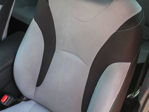 Used 2022 Toyota Prius LE image 30