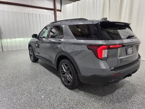 Used 2025 Ford Explorer ST-Line w/ ST-Line Street Pack AWD/4WD image 6