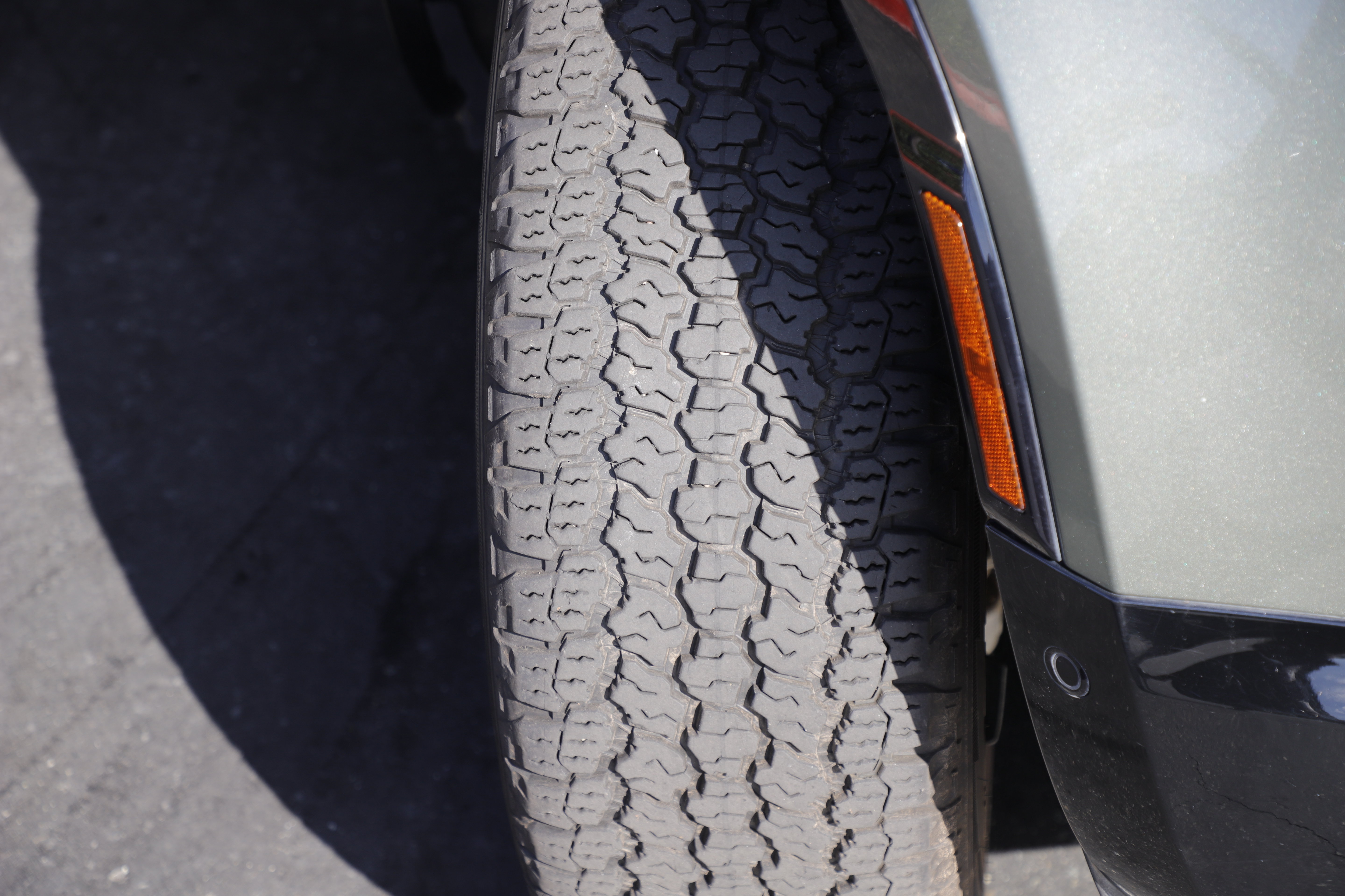 Used 2025 Land Rover Defender 130 X-Dynamic SE AWD/4WD image 3