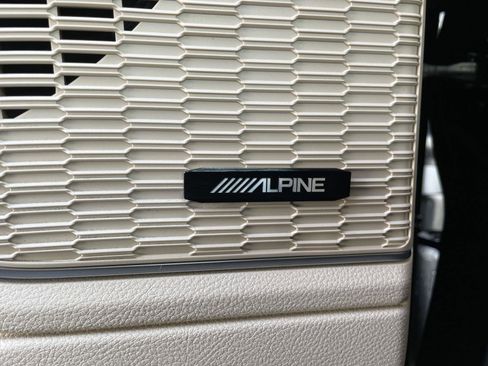 Certified 2024 Jeep Grand Cherokee Limited w/ Luxury Tech Group II image 36