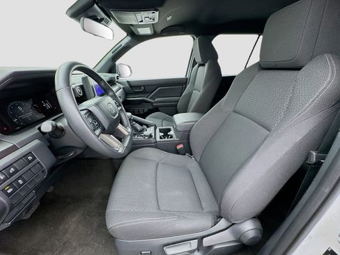 Used 2025 Toyota 4Runner SR5 AWD/4WD image 13