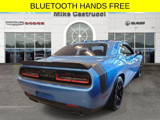 Used 2015 Dodge Challenger R/T Scat Pack w/ Leather Interior Group RWD image 3