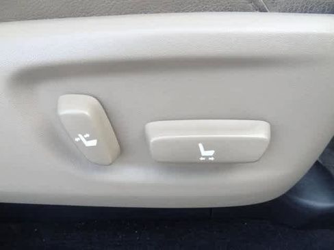 Used 2013 Toyota 4Runner SR5 w/ Premium Pkg image 16