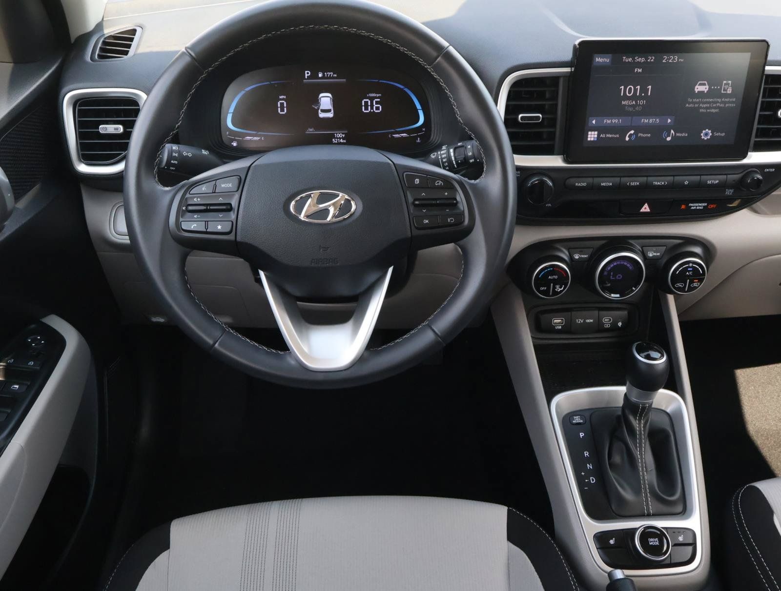 Used 2026 Hyundai Venue SEL FWD image 9
