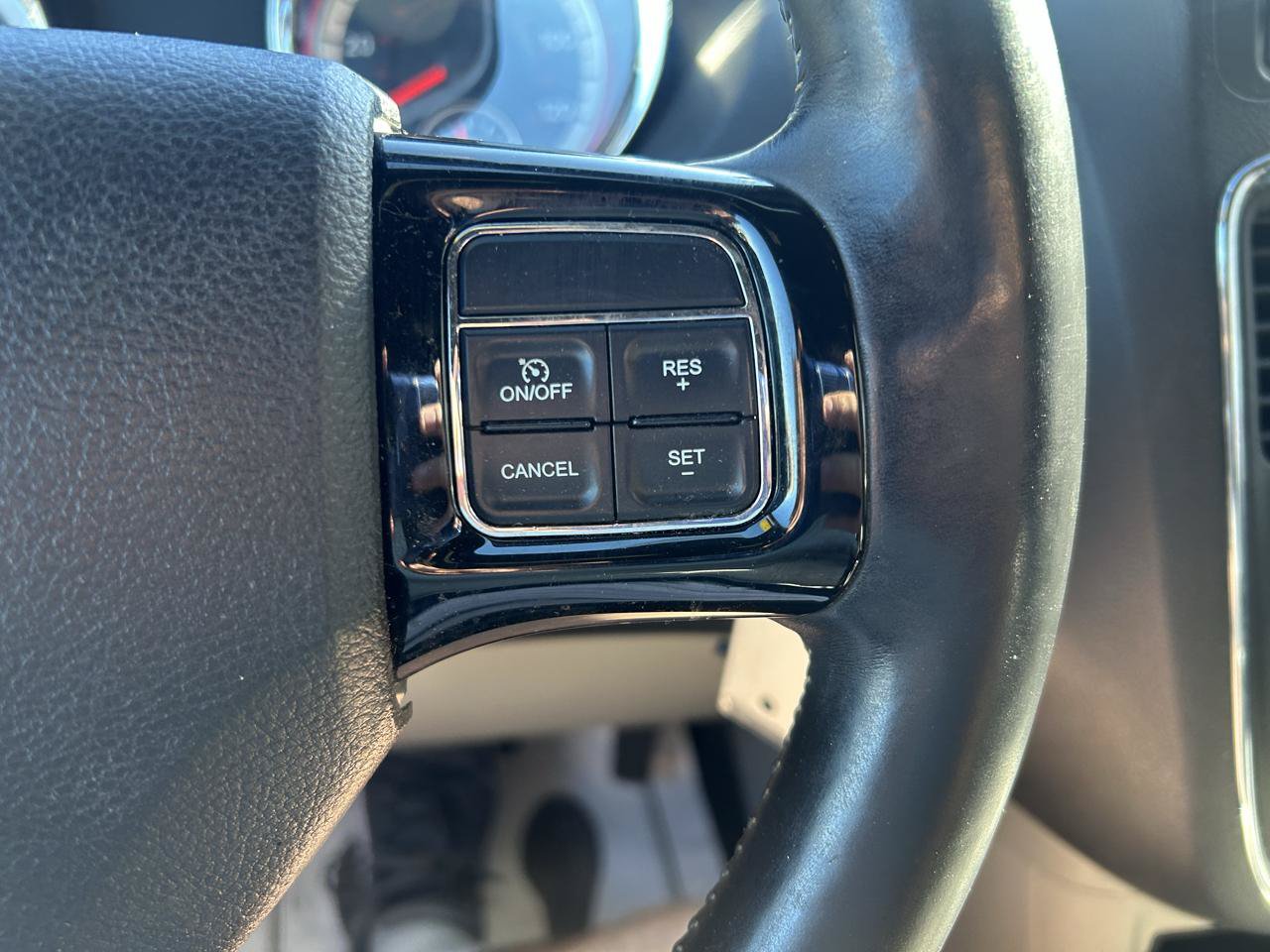 Used 2016 Dodge Grand Caravan SXT FWD image 18