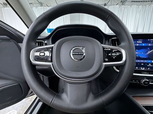 Used 2025 Volvo V60 B5 Cross Country Plus image 17