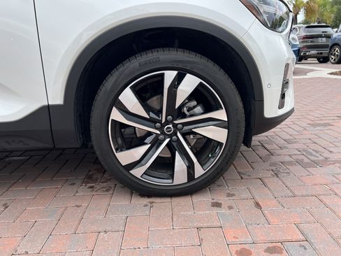 Used 2025 Volvo XC40 B5 Ultra w/ Protection Package Premier AWD/4WD image 13