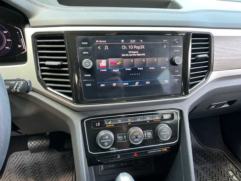 Used 2023 Volkswagen Atlas SE w/ Panoramic Sunroof Package AWD/4WD image 16
