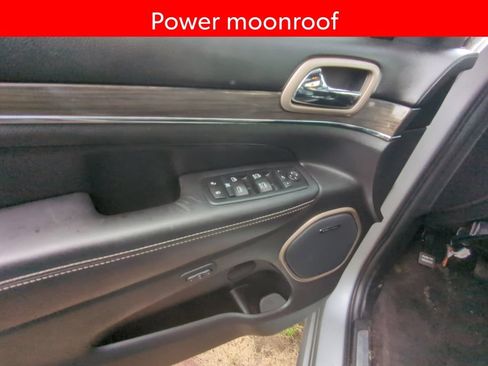 Used 2017 Jeep Grand Cherokee Overland w/ Jeep Active Safety Group AWD/4WD image 8