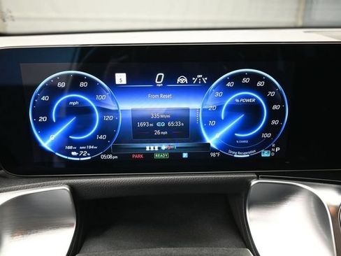 Used 2025 Mercedes-Benz EQB 300 4MATIC image 32