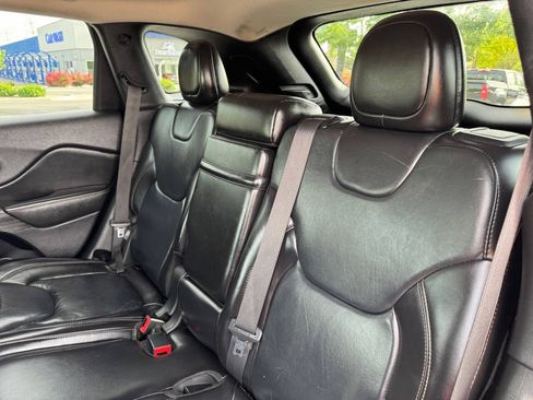 Used 2017 Jeep Cherokee Limited FWD image 26