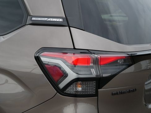 Used 2025 Subaru Forester Premium AWD/4WD image 17