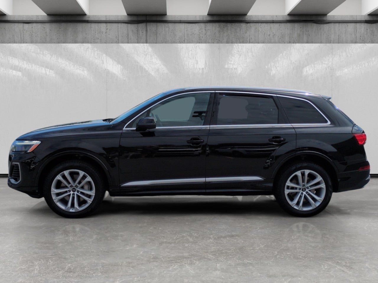 Used 2025 Audi Q7 3.0T Premium Plus AWD/4WD image 4
