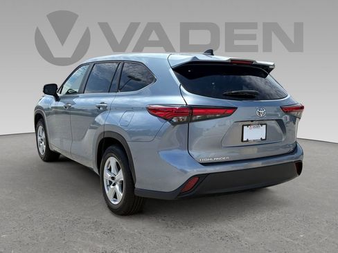 Used 2023 Toyota Highlander LE FWD image 24