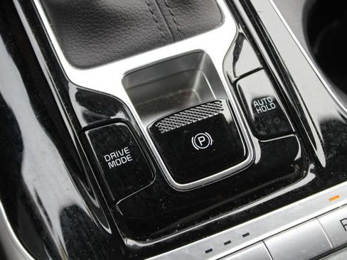 Used 2024 Kia Carnival EX FWD image 11