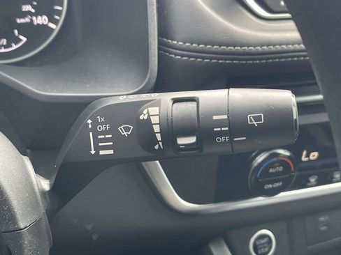 Used 2023 Nissan Rogue SV FWD image 23