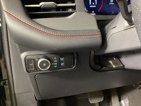 Used 2025 Ford Explorer ST-Line AWD/4WD image 25