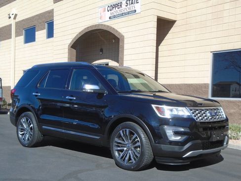 Used 2017 Ford Explorer Platinum image 3
