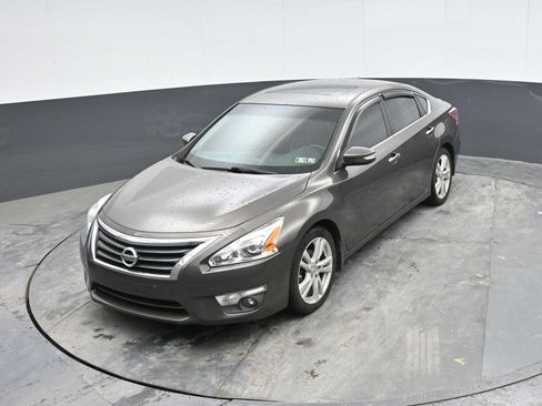 Used 2013 Nissan Altima 3.5 SV w/ Navigation Pkg FWD image 16