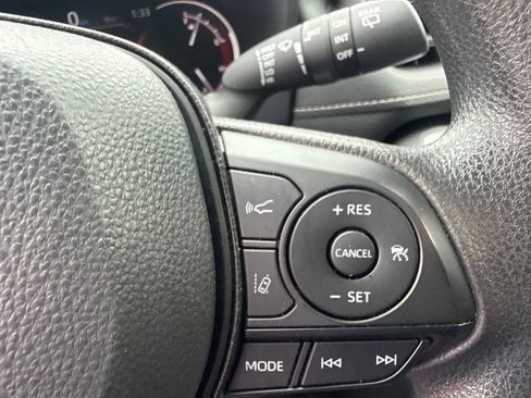 Used 2025 Toyota RAV4 XLE AWD/4WD image 23
