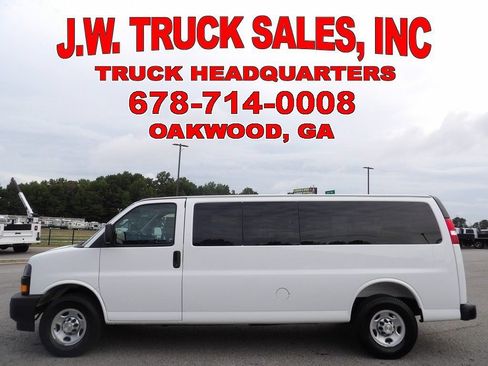 Used 2025 Chevrolet Express 3500 LS RWD image 2
