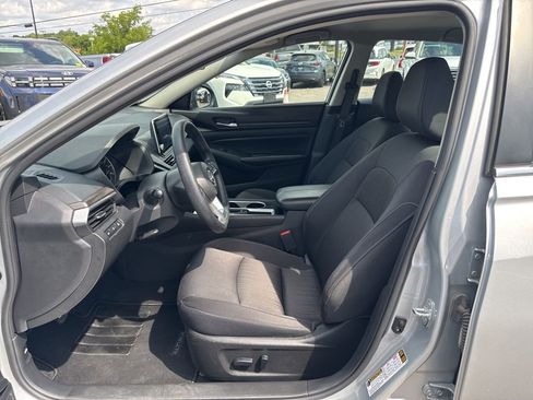 Used 2024 Nissan Altima 2.5 SV FWD image 11