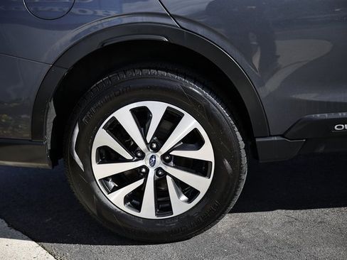 Used 2022 Subaru Outback Premium image 11