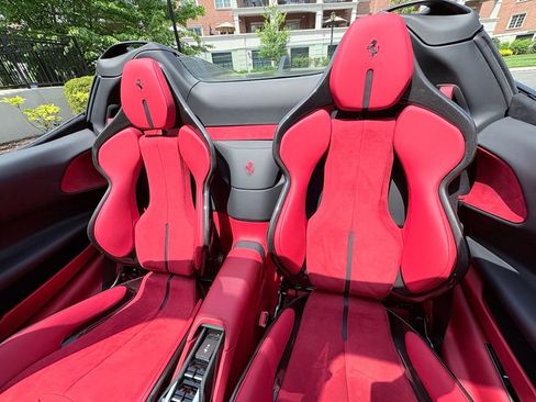 Used 2024 Ferrari SF90 Spider image 14