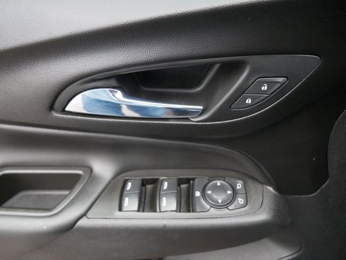 Used 2020 Chevrolet Equinox LT image 16