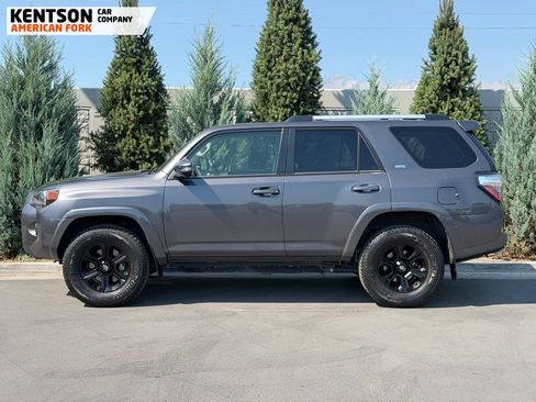 Used 2022 Toyota 4Runner SR5 Premium w/ Moonroof Package AWD/4WD image 4