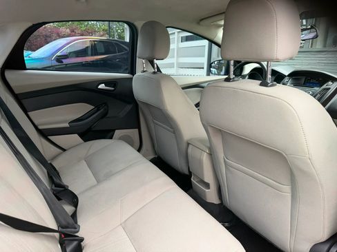 Used 2015 Ford Focus SE FWD image 15