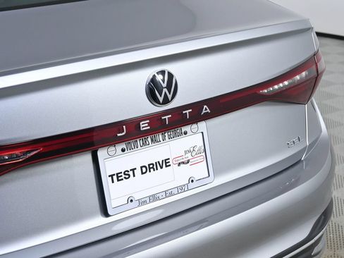 Used 2025 Volkswagen Jetta SEL FWD image 37