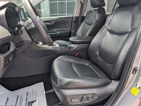 Used 2021 Toyota RAV4 XLE FWD image 10
