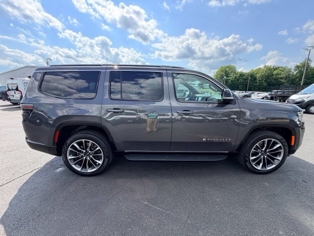 Used 2025 Jeep Wagoneer Series II w/ Premium Group I AWD/4WD image 2