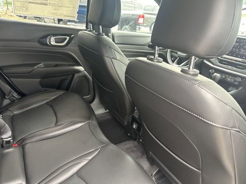 Used 2023 Jeep Compass Limited image 24
