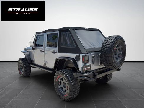 Used 2016 Jeep Wrangler Unlimited Rubicon AWD/4WD image 7