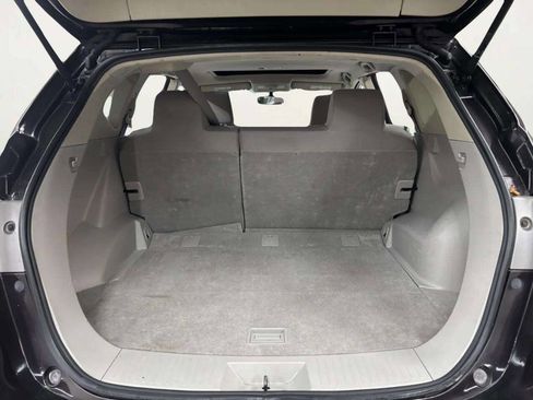 Used 2011 Nissan Rogue SV w/ Premium Pkg image 16