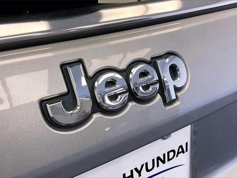 Used 2019 Jeep Compass Latitude image 25