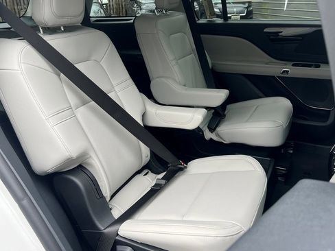 New 2026 Lincoln Aviator AWD image 11