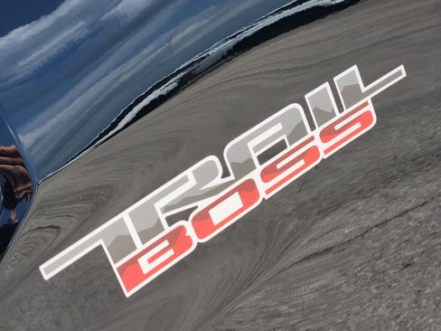 Used 2025 Chevrolet Colorado Trail Boss AWD/4WD image 13
