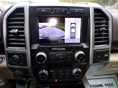 Used 2019 Ford F150 Lariat w/ Equipment Group 502A Luxury AWD/4WD image 28